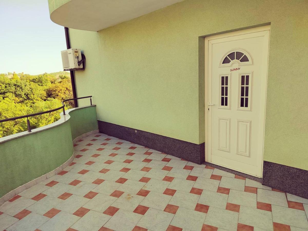 Green House Cavle Luaran gambar