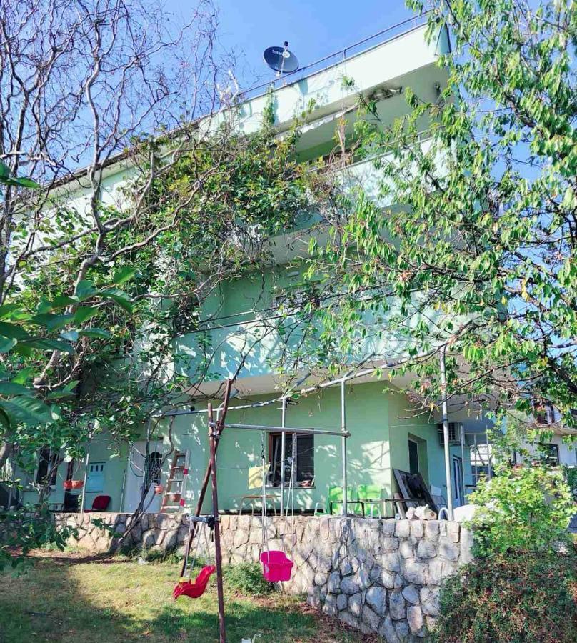 Green House Cavle Luaran gambar